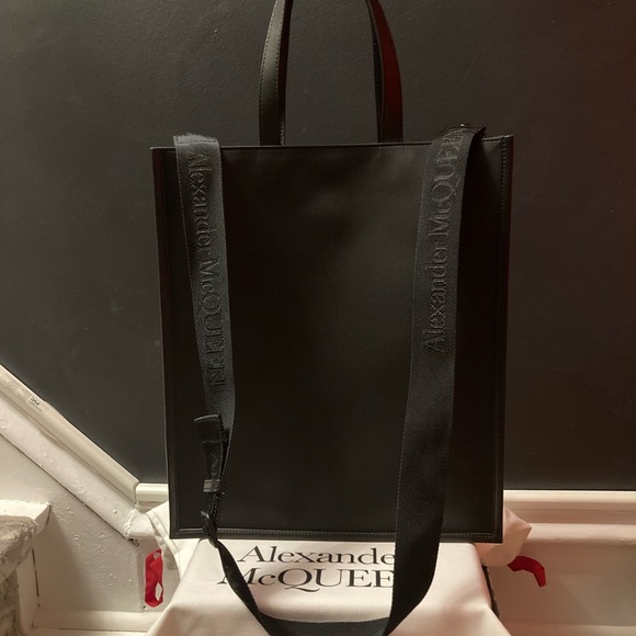 ALEXANDER McQUEEN Graffiti Edge Tote in Black/Off White - Picture 10 of 11